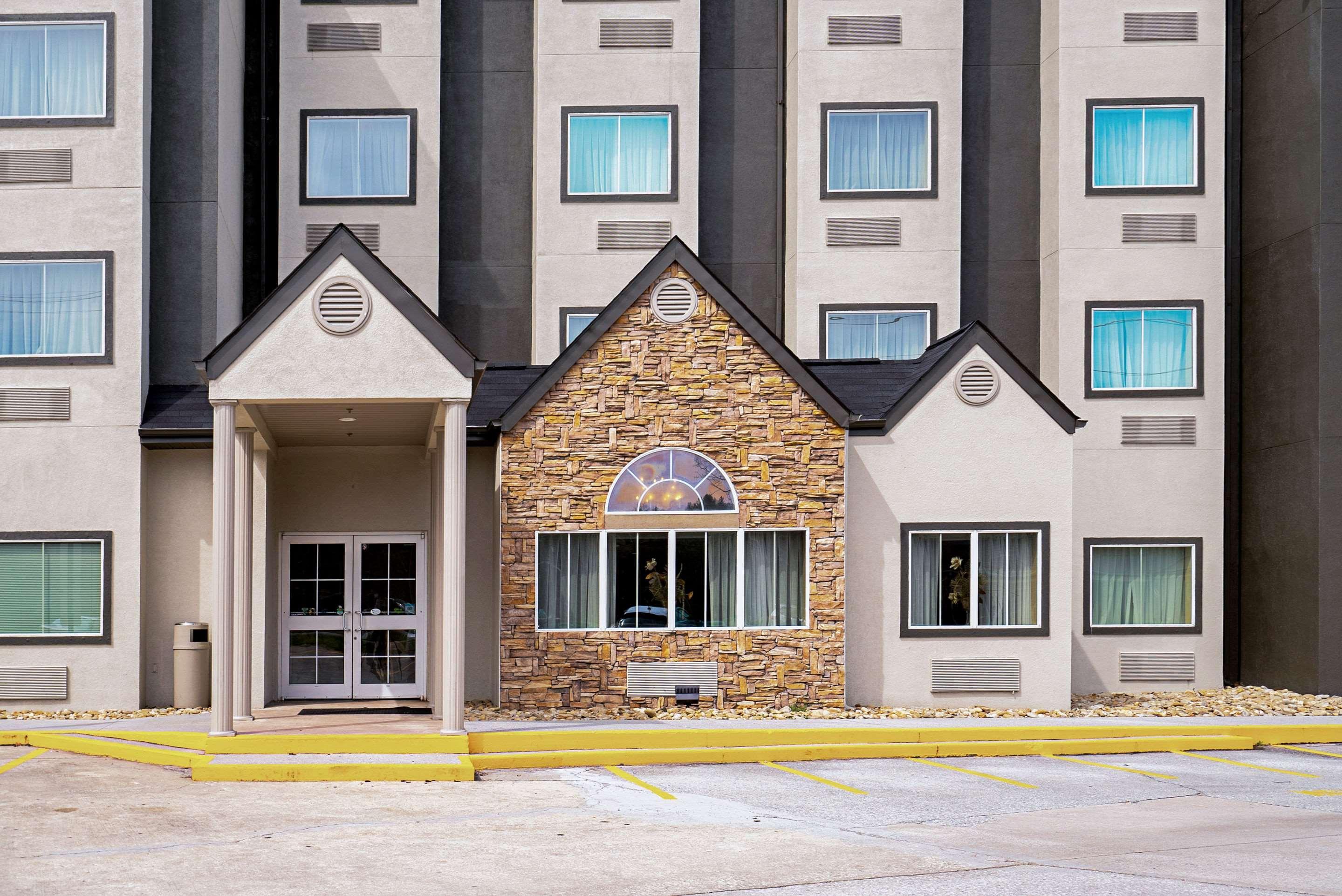 Quality Inn & Suites Robbinsville Exterior foto